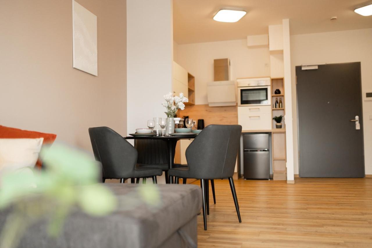Dwellstay - Modernes Apartment I 55Qm I 2 Zimmer I Kueche I Bad I Terrasse I Tv I Wlan バート・ヘルスフェルト エクステリア 写真