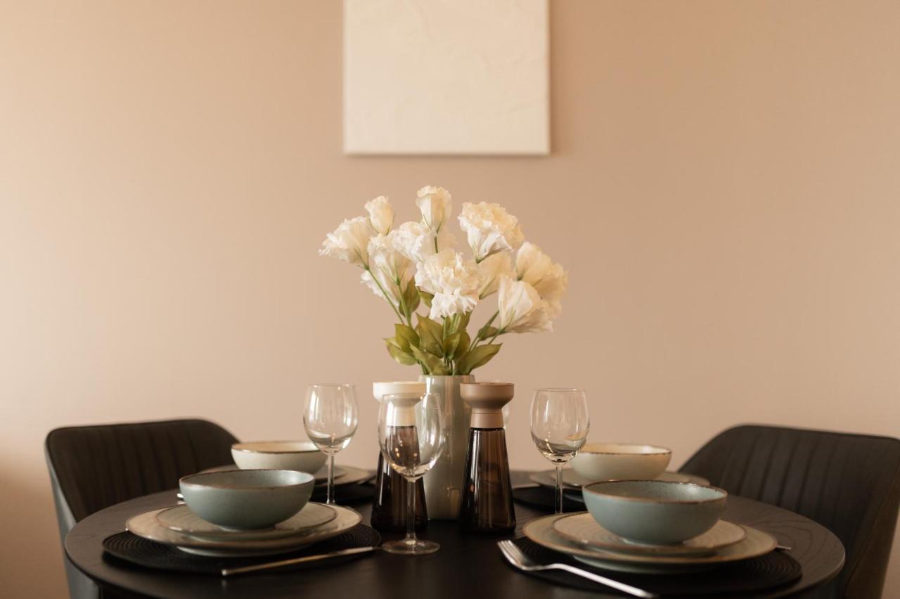 Dwellstay - Modernes Apartment I 55Qm I 2 Zimmer I Kueche I Bad I Terrasse I Tv I Wlan バート・ヘルスフェルト エクステリア 写真