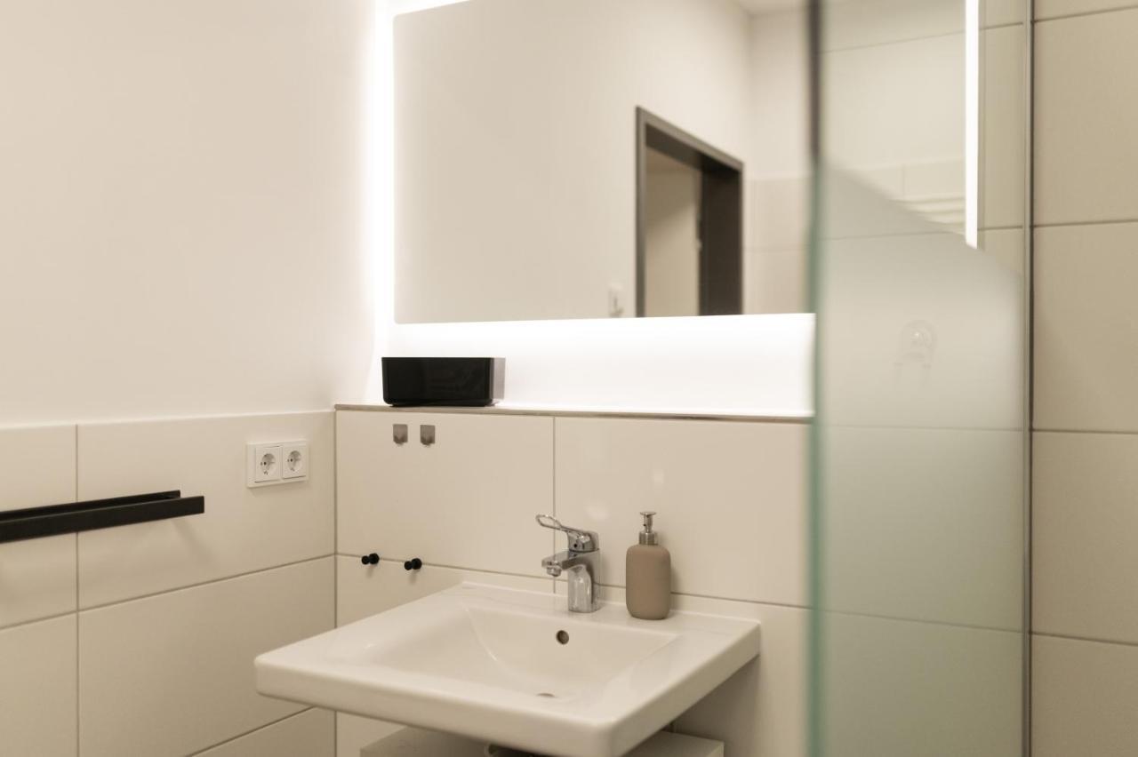 Dwellstay - Modernes Apartment I 55Qm I 2 Zimmer I Kueche I Bad I Terrasse I Tv I Wlan バート・ヘルスフェルト エクステリア 写真